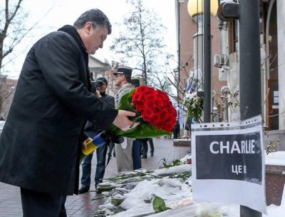 Порошенко во Франции делал вид что чтит память французов, убитых исламистами