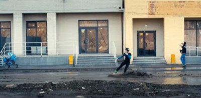 В Челябинске развлекаются покатушками по грязным «дорогам» на досках